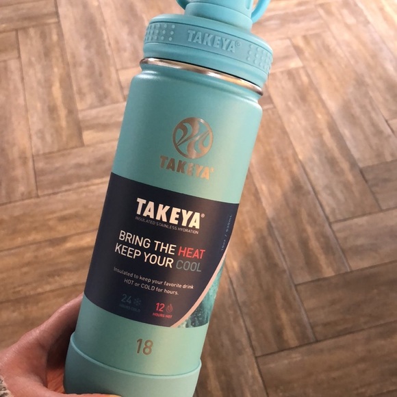 Takeya Actives Insulated Water Bottle 18 Oz. Malibu Color NEW Set of 3! - Picture 2 of 7